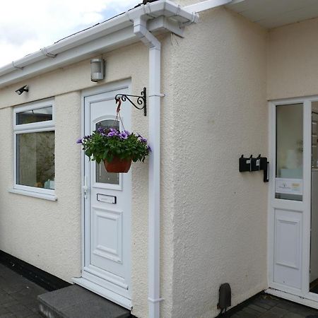 Magnolia Self Contained Suites Coalpit Heath Exterior photo
