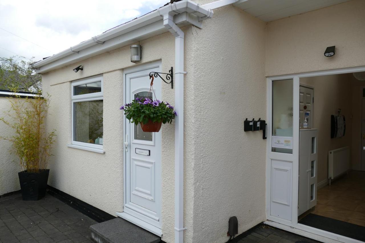 Magnolia Self Contained Suites Coalpit Heath Exterior photo